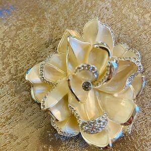 Chic Gold and Silver Floral Brooch vintage Joan Rivers 1731 numbered